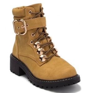 NWOB Seven7 Sz 9 Tan Himalaya Lace-Up Hiker Boots